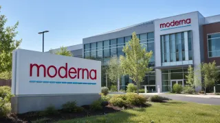 Moderna (MRNA) Holds 154 USD as Cancer Vaccine Breakthrough and 2.6 Billion USD Capital Raise Anchor Rebound